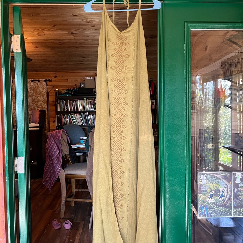 Elegant Gold Maxi Dress with Geometric Design